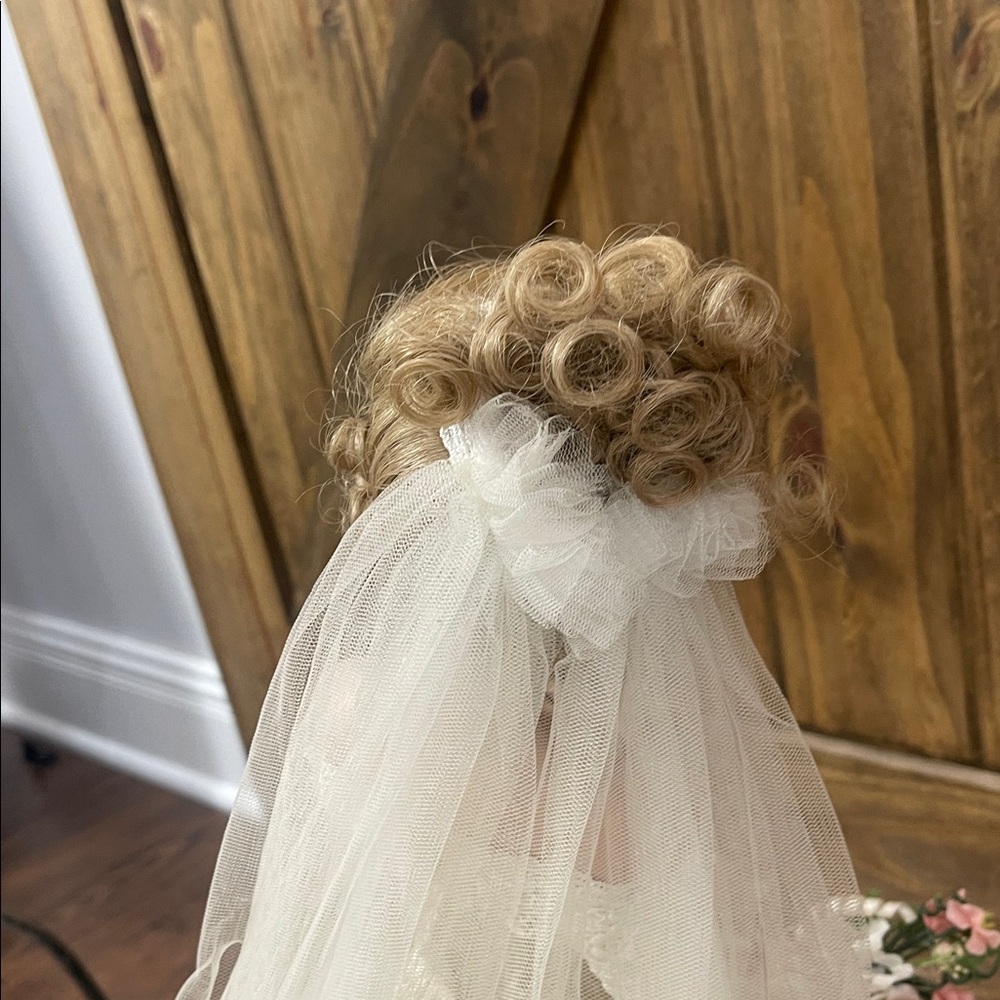 Collectible Porcelain Spring Promise Bride Doll with Lace Dress. 1997 used - Picture 11 of 16